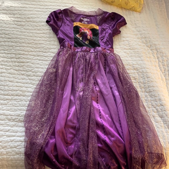 Girls 6/6x frozen 2 customer/pjs